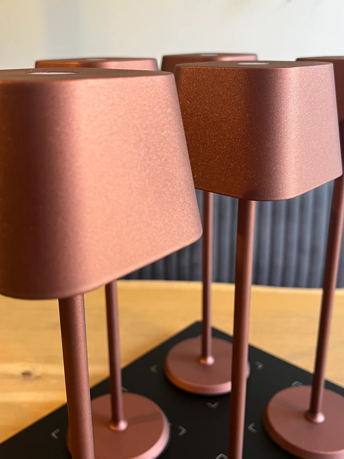 Caro Ruby Horeca Tafellamp 1 lamp + laadstation sfeerbeeld 2