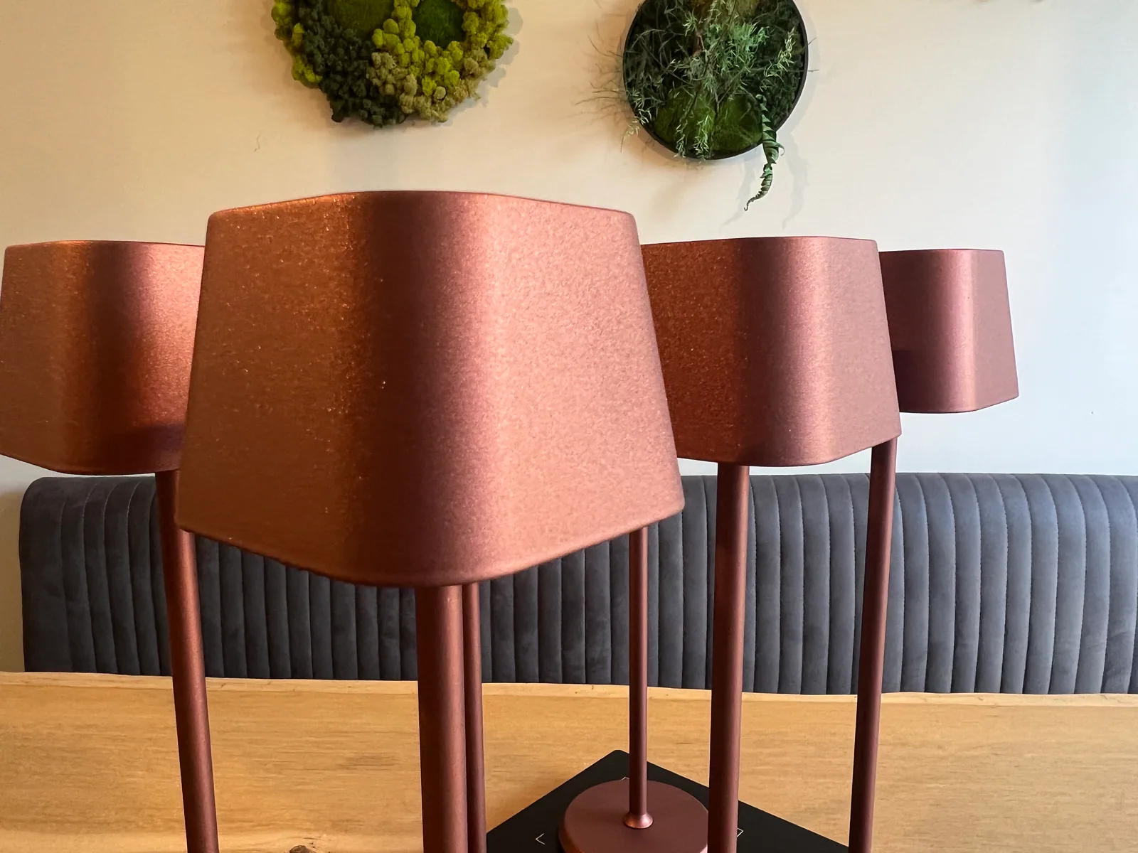 Caro Ruby Horeca Tafellamp 6 lampen + laadstation sfeerbeeld 2