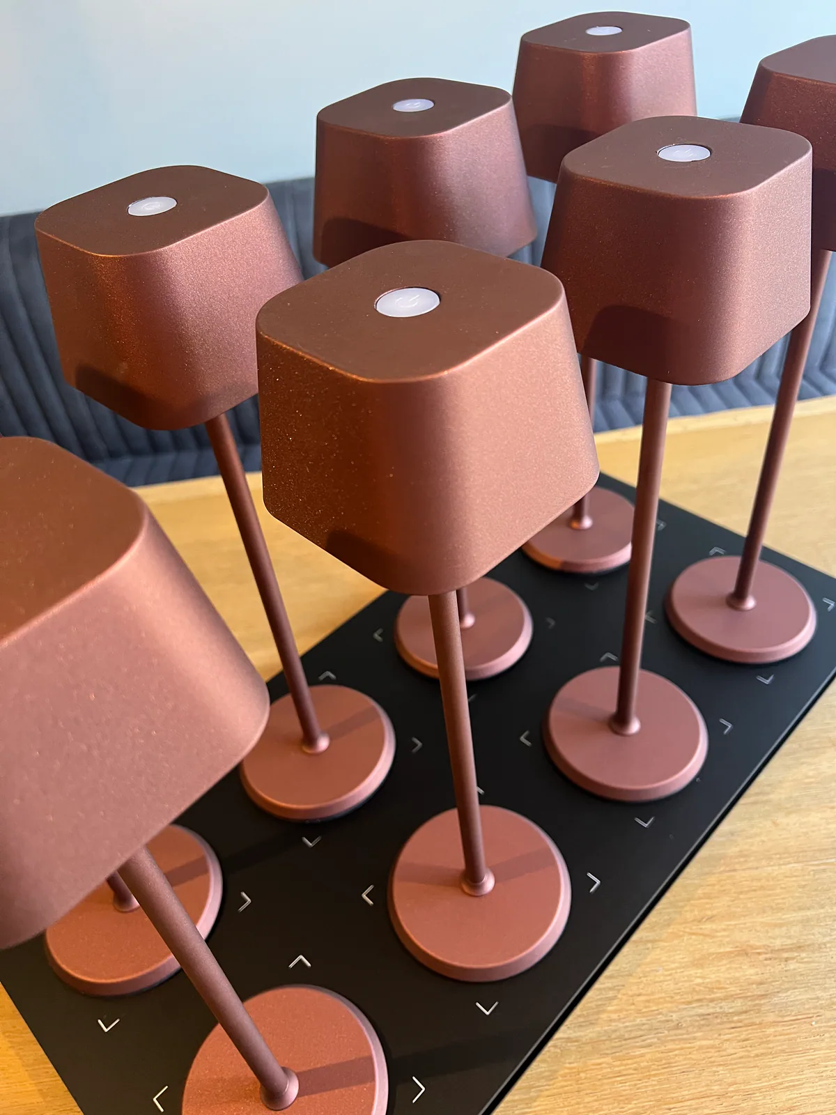 Caro Ruby Horeca Tafellamp 8 lampen + laadstation sfeerbeeld 2