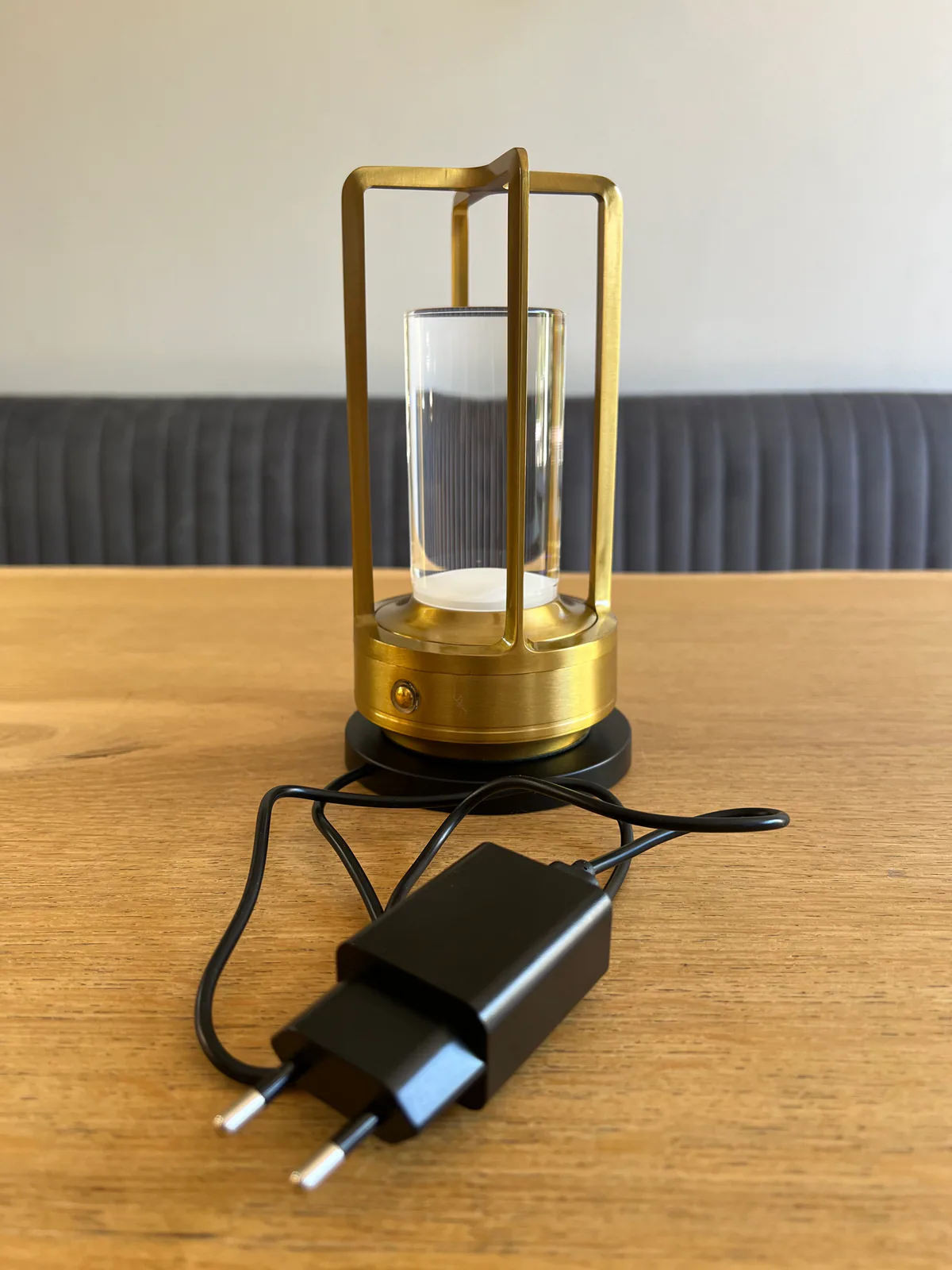 Lanta Horeca Tafellamp 1 lamp + laadstation sfeerbeeld 2