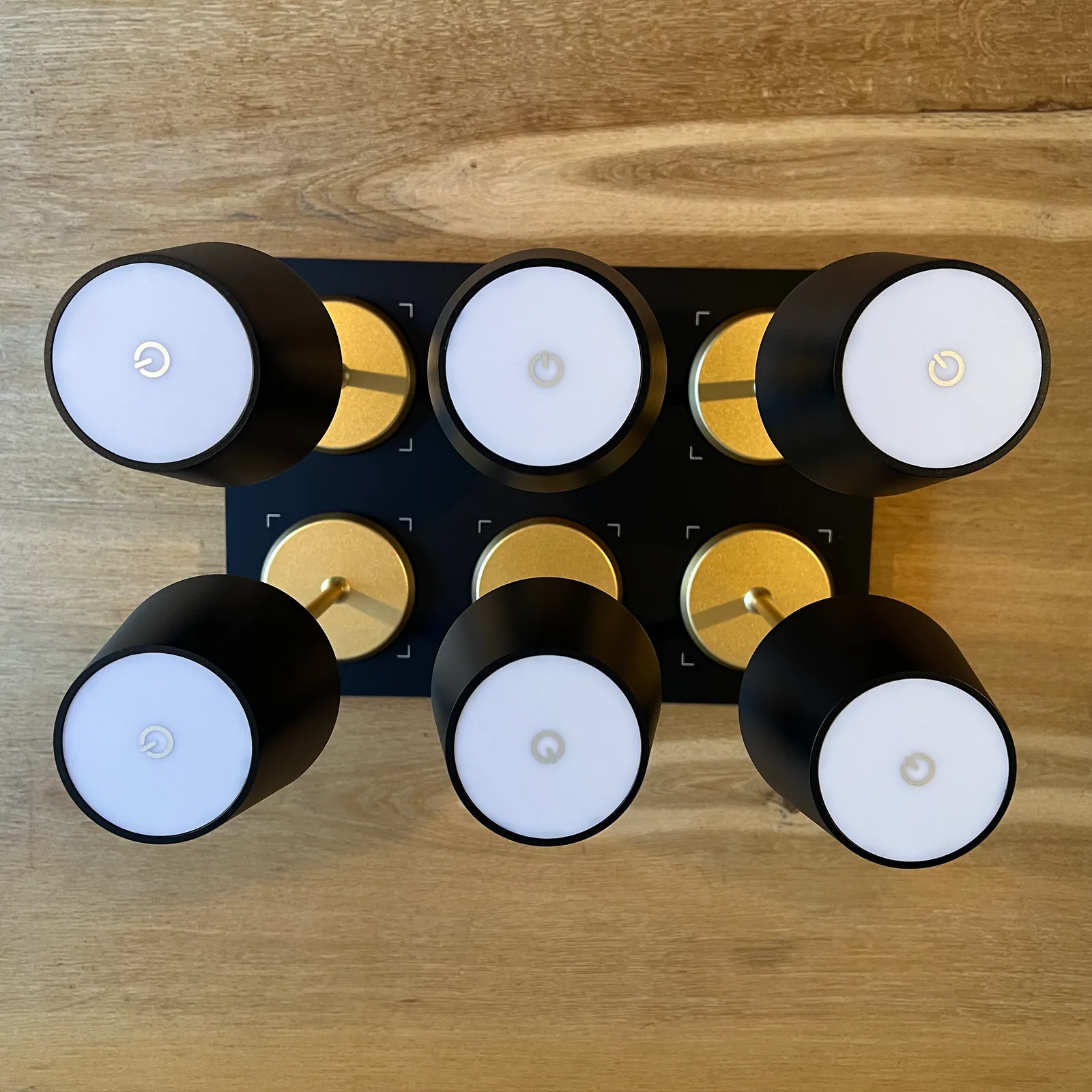 Norda Black & Gold Horeca Tafellamp 6 lampen + laadstation sfeerbeeld 5