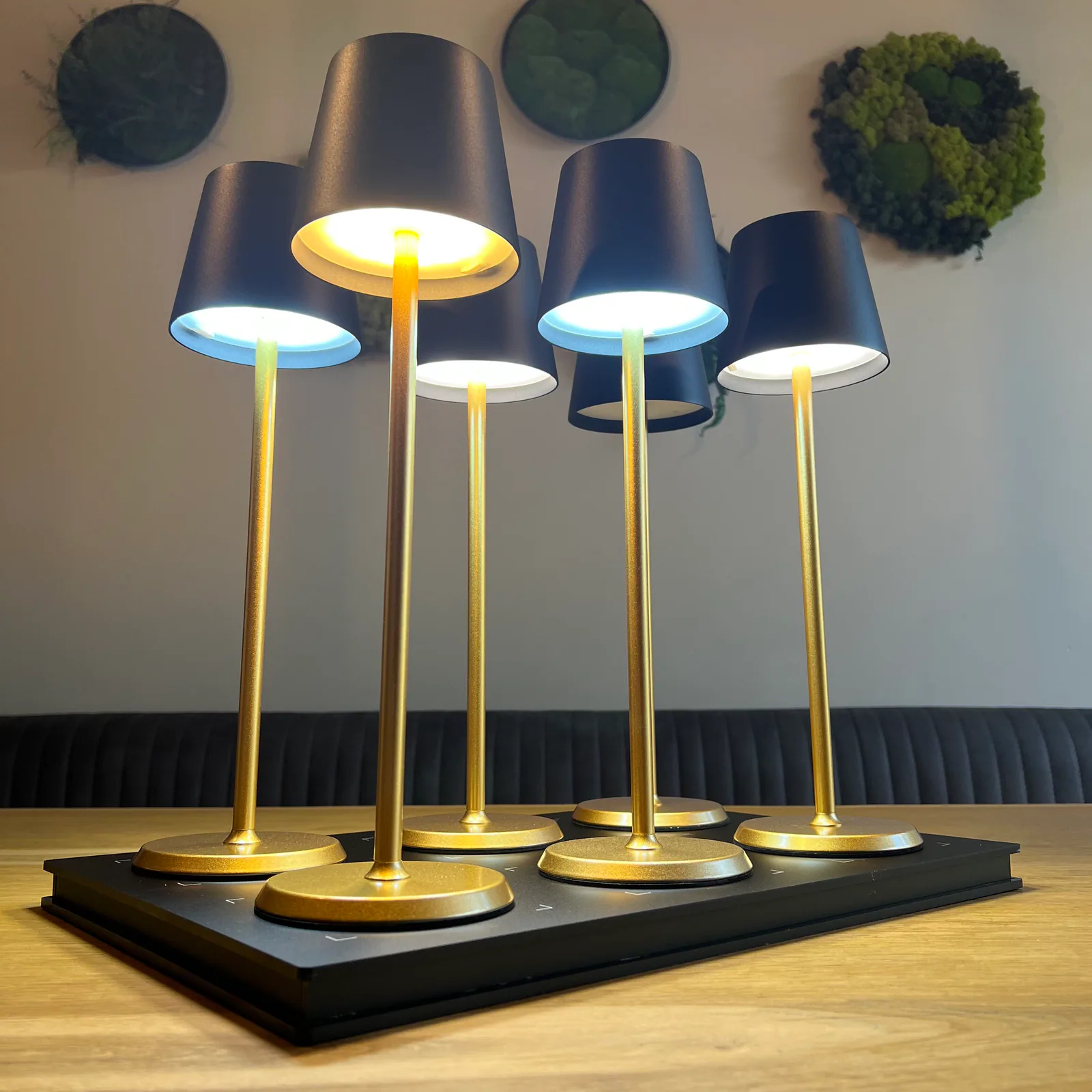 Norda Black & Gold Horeca Tafellamp 6 lampen + laadstation sfeerbeeld 2