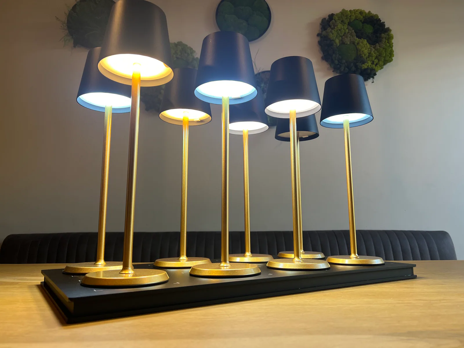 Norda Black & Gold Horeca Tafellamp 8 lampen + laadstation sfeerbeeld 7