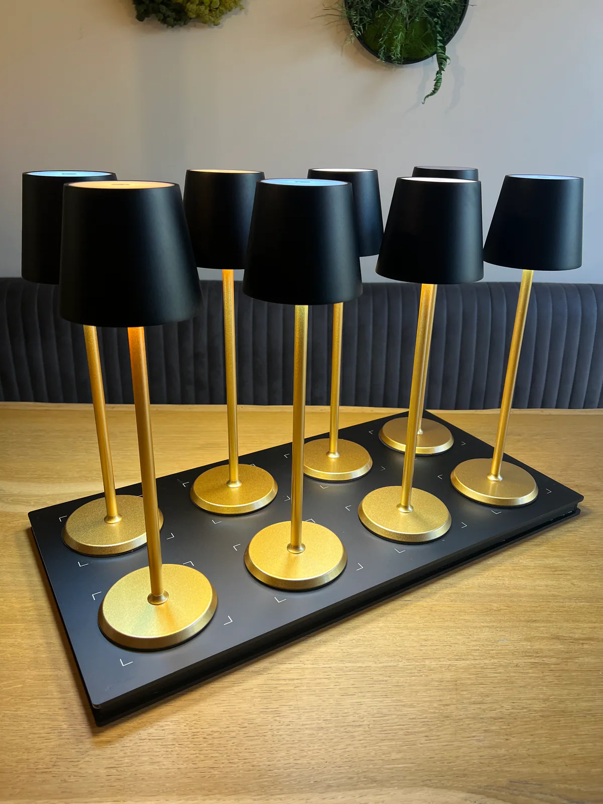 Norda Black & Gold Horeca Tafellamp 8 lampen + laadstation sfeerbeeld 4