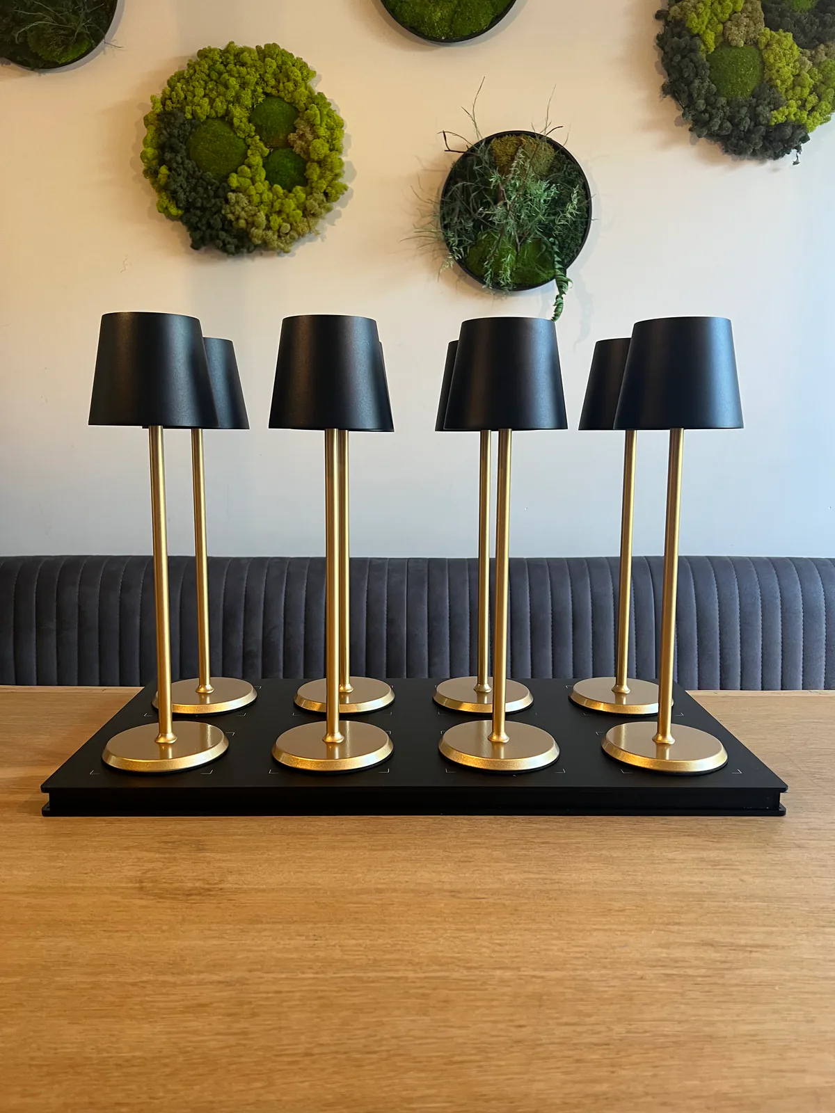 Norda Black & Gold Horeca Tafellamp 8 lampen + laadstation sfeerbeeld 6