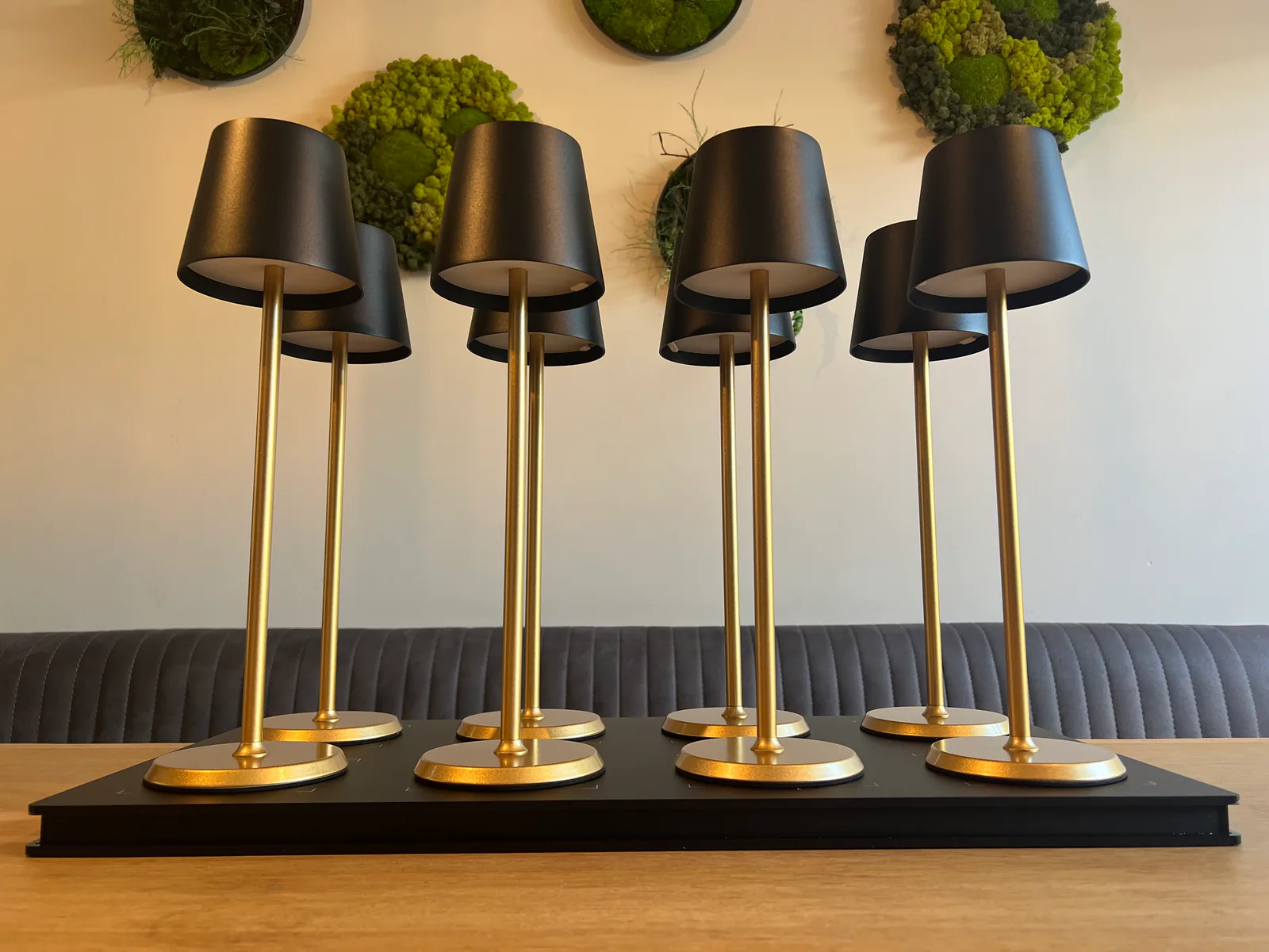 Norda Black & Gold Horeca Tafellamp 8 lampen + laadstation sfeerbeeld 10