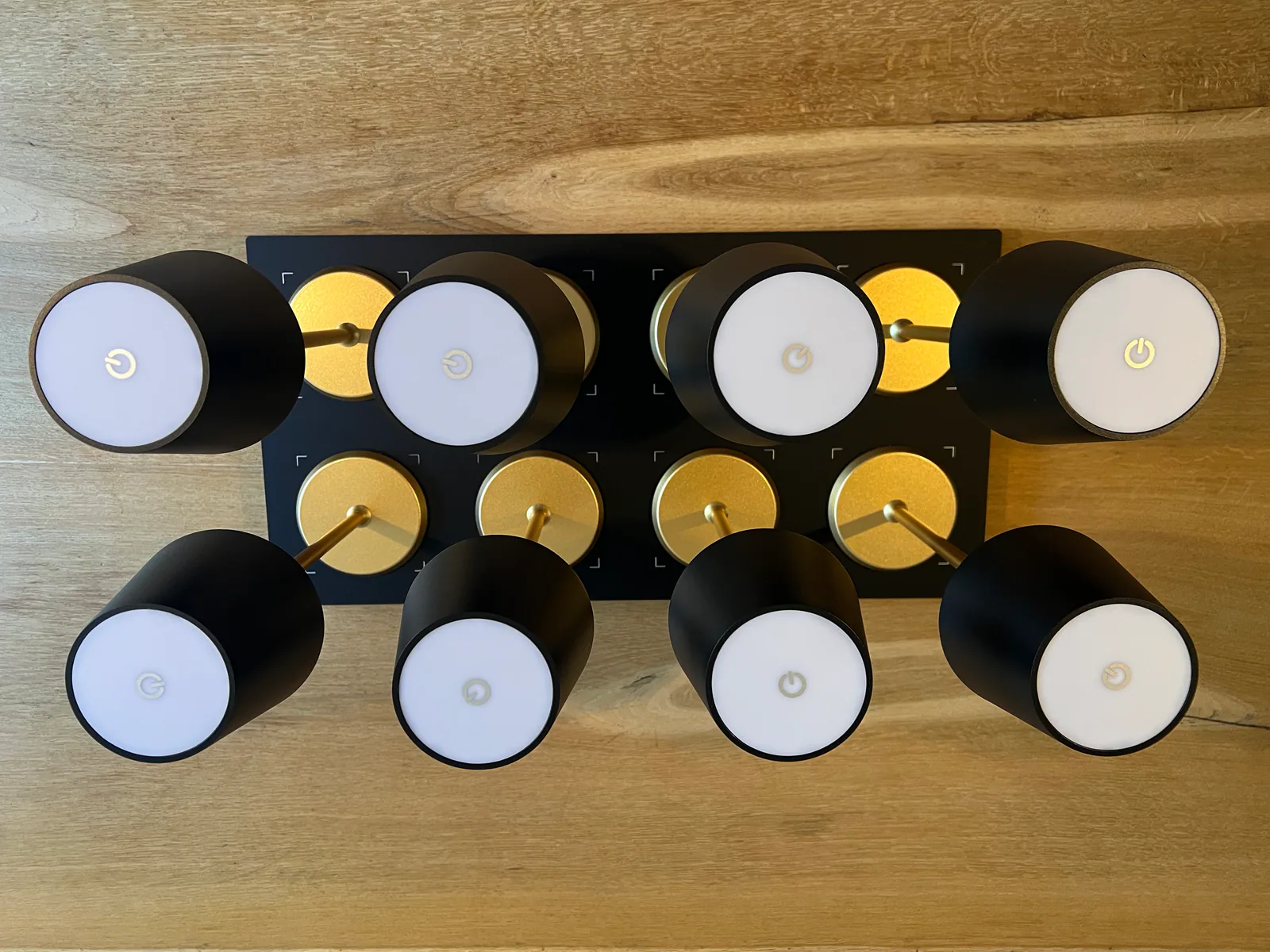 Norda Black & Gold Horeca Tafellamp 8 lampen + laadstation sfeerbeeld 9