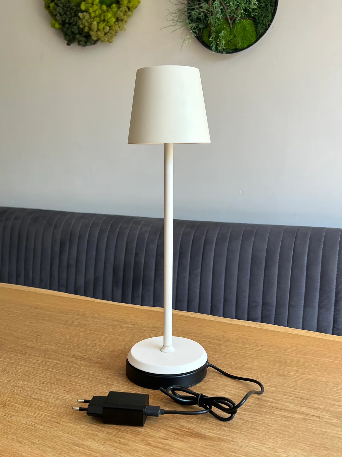 Norda Cream Horeca Tafellamp 1 lamp + laadstation sfeerbeeld 8