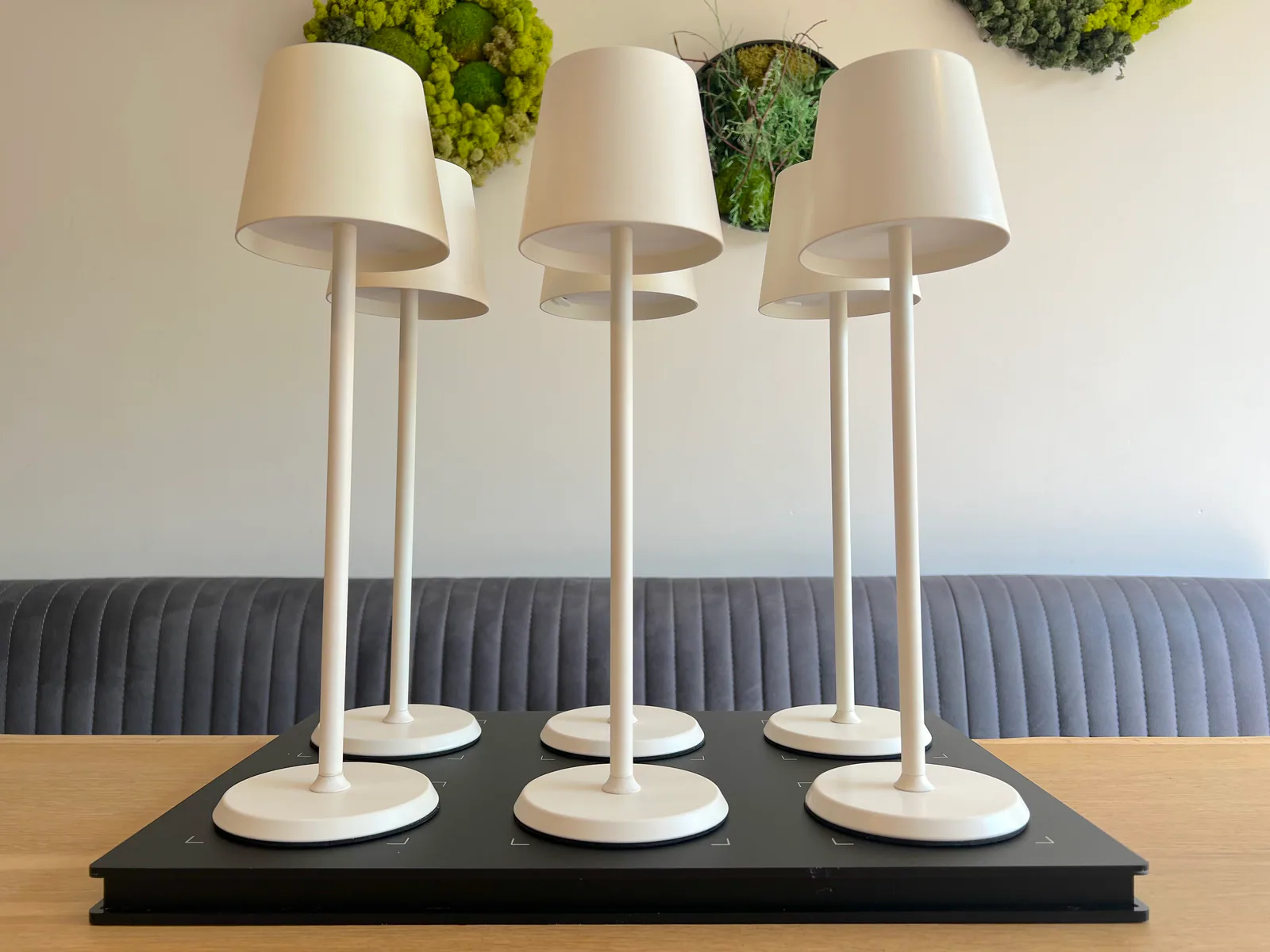 Norda Cream Horeca Tafellamp 6 lampen + laadstation sfeerbeeld 5