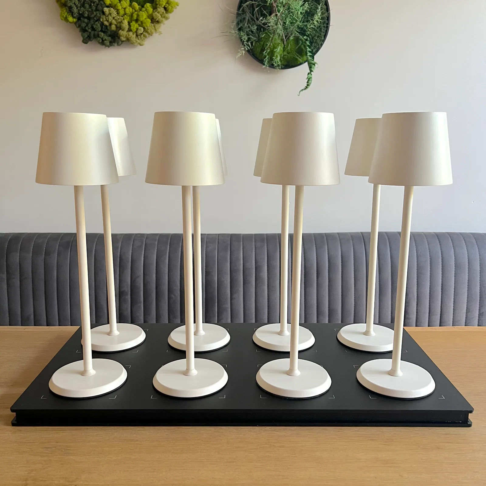 Norda Cream Horeca Tafellamp 8 lampen + laadstation sfeerbeeld 2