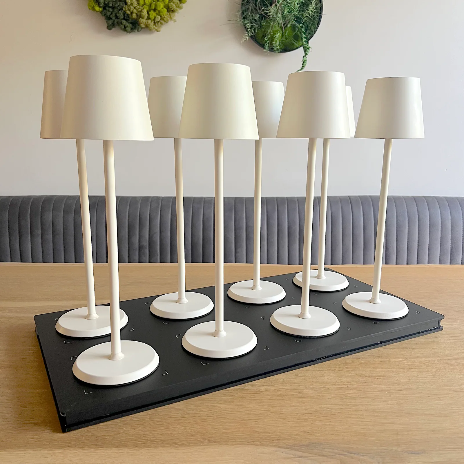 Norda Cream Horeca Tafellamp 8 lampen + laadstation sfeerbeeld 4