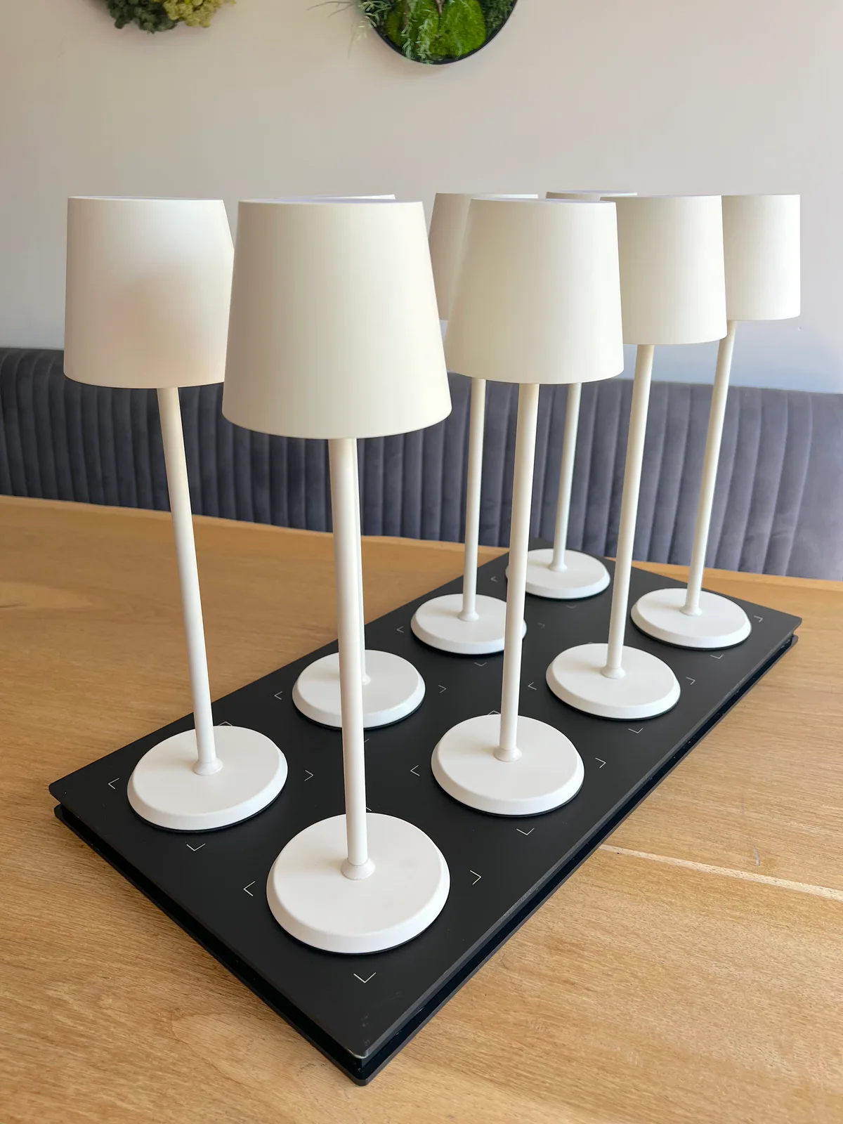 Norda Cream Horeca Tafellamp 8 lampen + laadstation sfeerbeeld 6