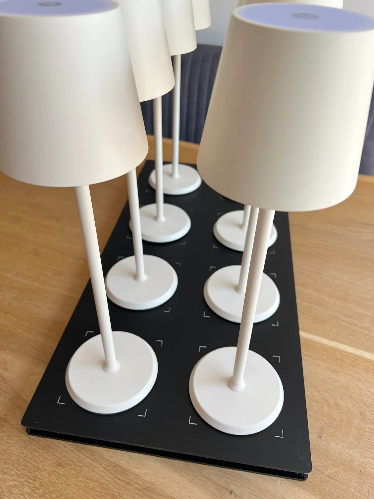 Norda Cream Horeca Tafellamp 8 lampen + laadstation sfeerbeeld 5