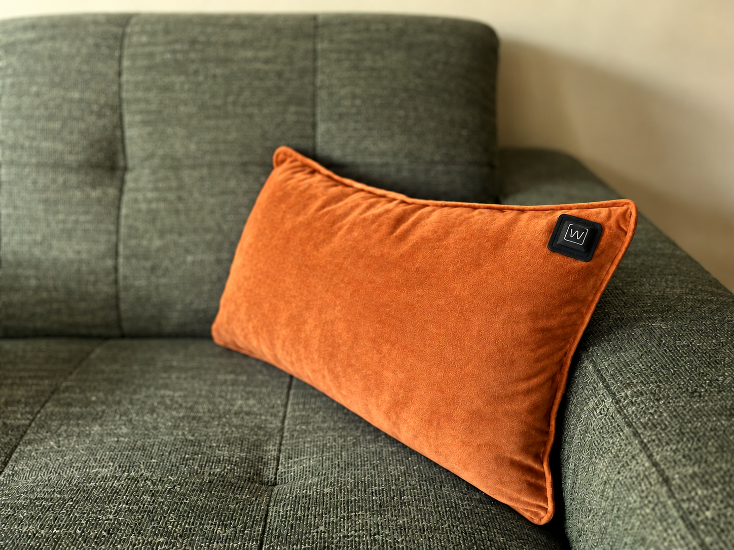 Cognac Warmpi velvet 50x30cm infrared heating pillow with soft velvet fabric – Show product photo 2