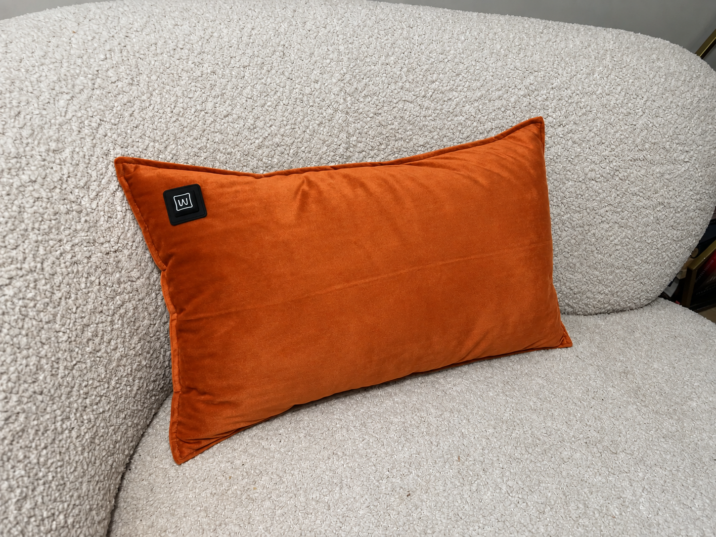 Cognac Warmpi velvet 50x30cm infrared heating pillow with soft velvet fabric – Show product photo 3