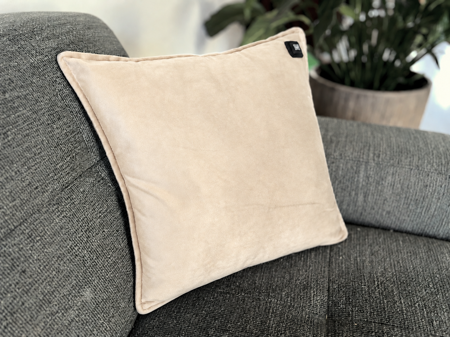 Warmpi Samt Beige 45x45cm Infrarot-Wärmekissen mit samtweichem Bezug – Produktfoto 3 anzeigen