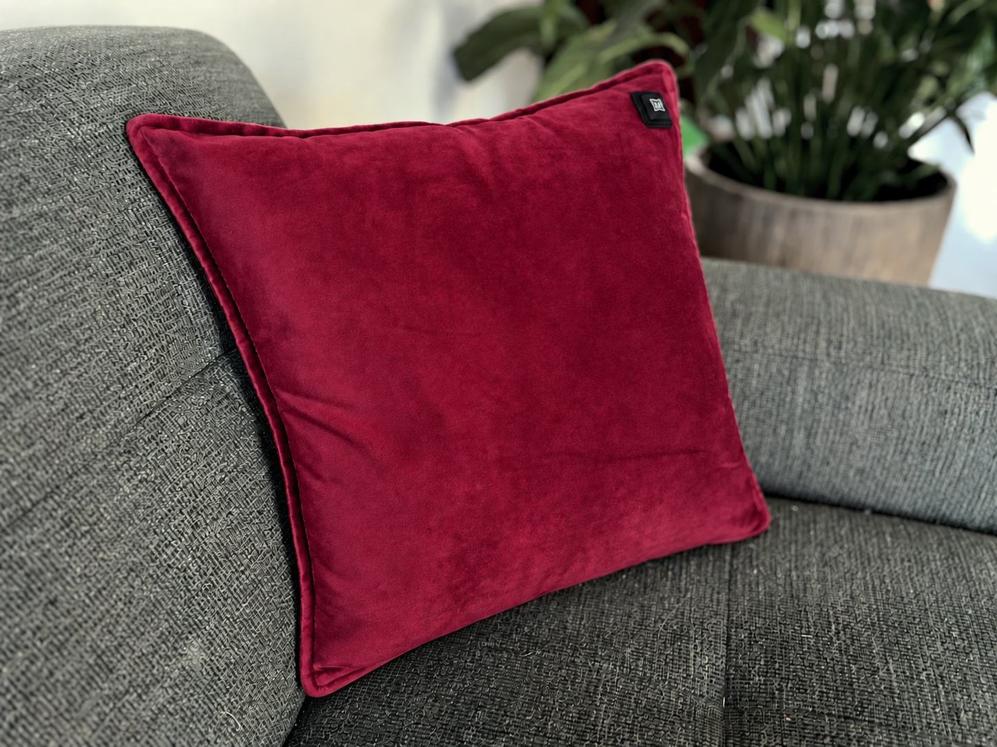 Warmpi Samt Bordeauxrot 45x45cm Infrarot-Wärmekissen mit samtweichem Bezug – Produktfoto 3 anzeigen