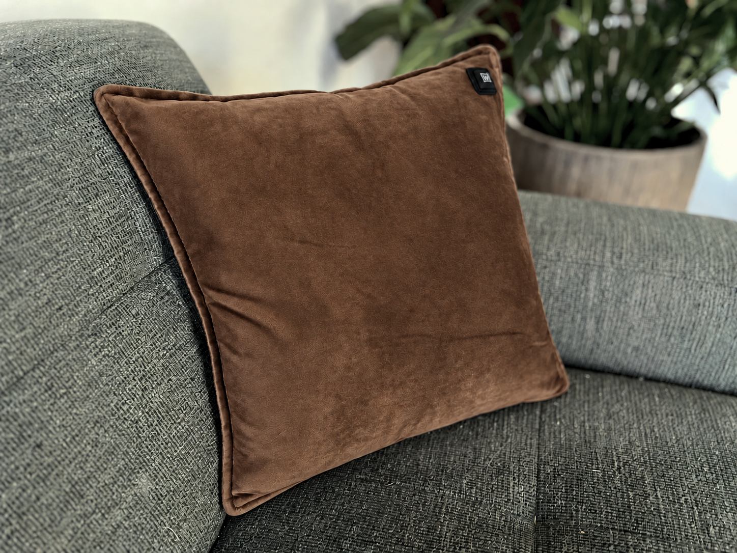 Warmpi Samt Braun 45x45cm Infrarot-Wärmekissen mit samtweichem Bezug – Produktfoto 3 anzeigen