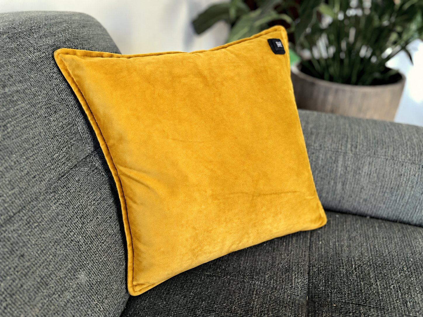 Warmpi Samt Ockergelb 45x45cm Infrarot-Wärmekissen mit samtweichem Bezug – Produktfoto 3 anzeigen
