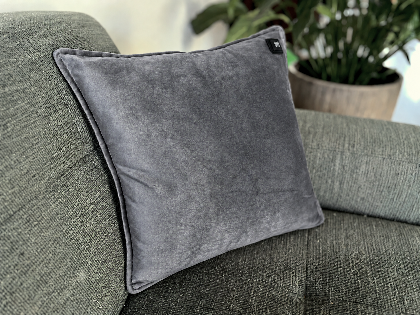 Warmpi Samt Anthrazit 45x45cm Infrarot-Wärmekissen mit samtweichem Bezug – Produktfoto 3 anzeigen