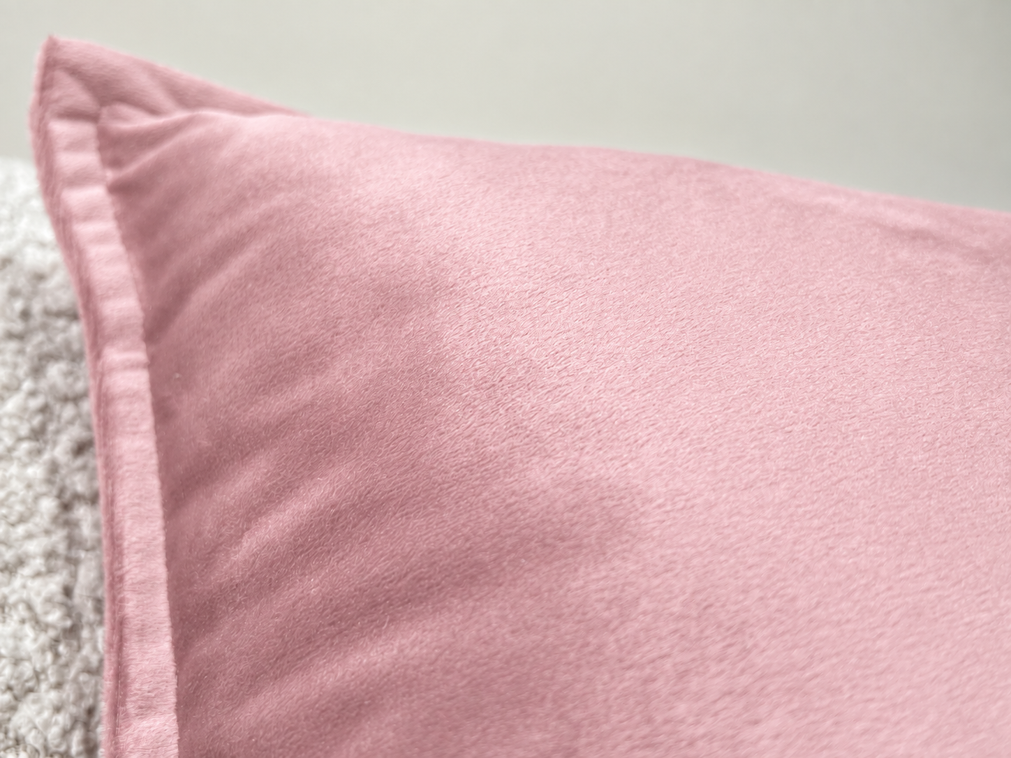 Lichtroze Warmpi fluweel warmtekussen 45x45cm met zachte velvet stof en infraroodwarmte – Toon productfoto 2