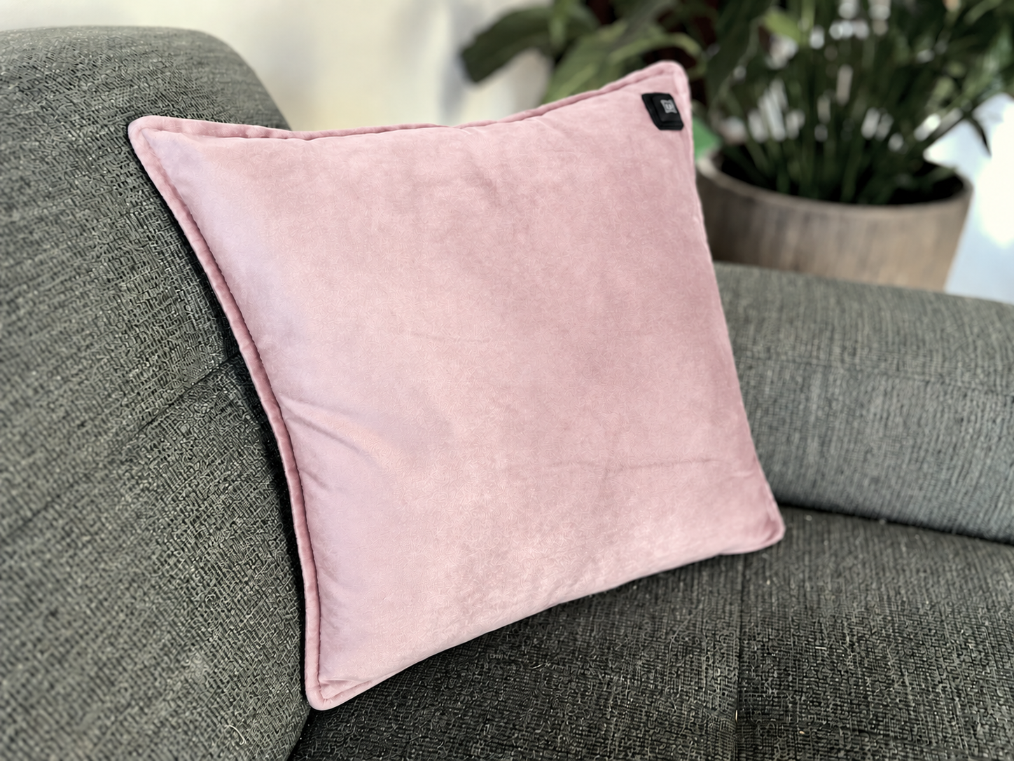 Lichtroze Warmpi fluweel warmtekussen 45x45cm met zachte velvet stof en infraroodwarmte – Toon productfoto 3