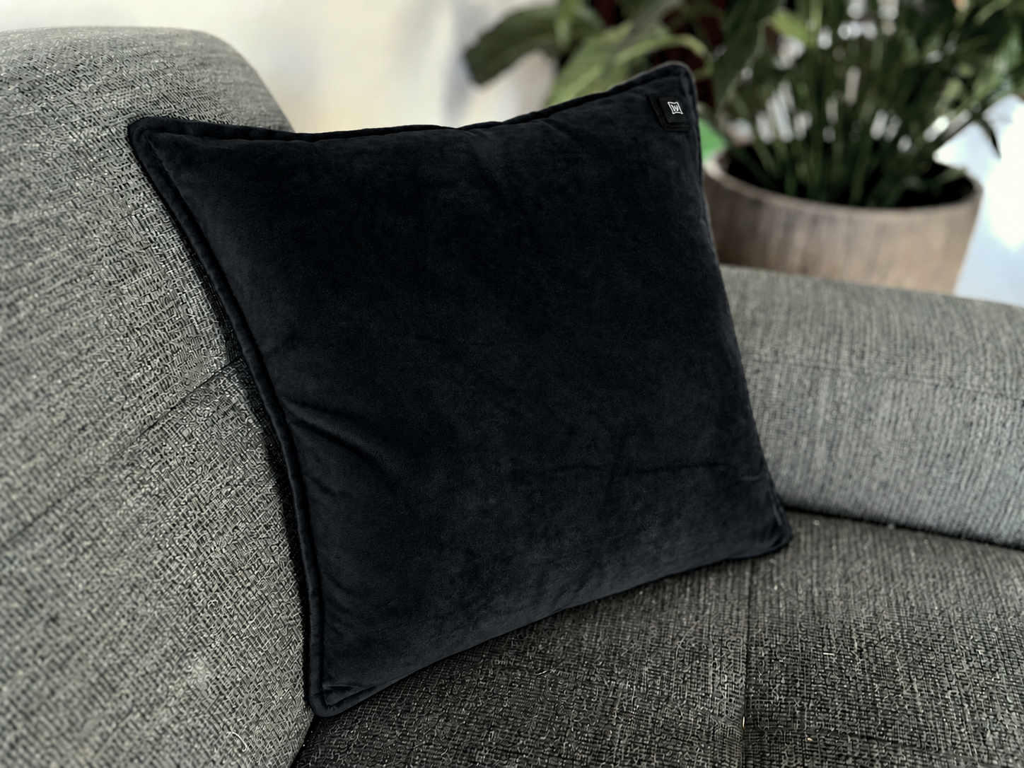 Warmpi Samt Schwarz 45x45cm Infrarot-Wärmekissen mit samtweichem Bezug – Produktfoto 3 anzeigen